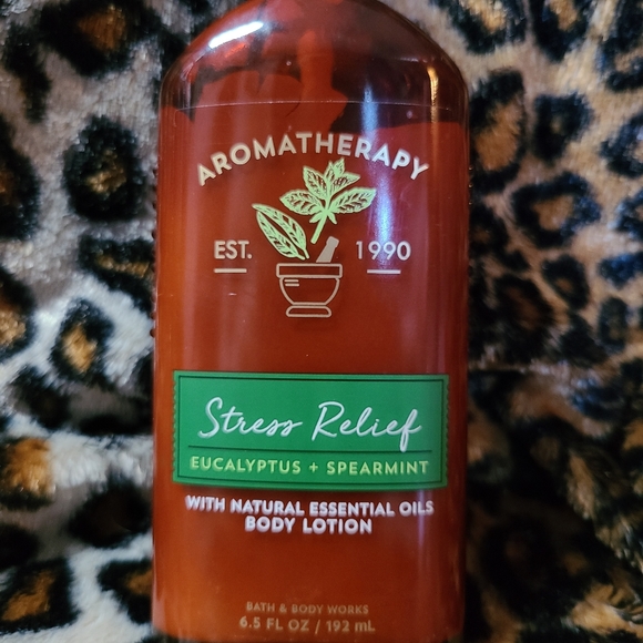 Bath and Body Works Aromatherapy Lotion, Stress Relief Eucalyptus and Spearmint - Picture 4 of 5